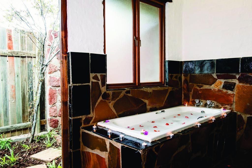 Kedar Heritage Lodge, Conference Centre & Spa Phokeng Bagian luar foto